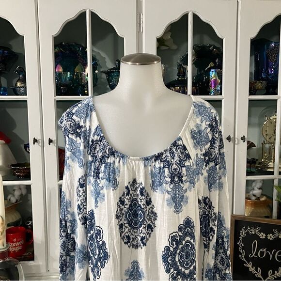 Medallion Pullover Top Size XL INC International Concepts - Picture 2 of 9